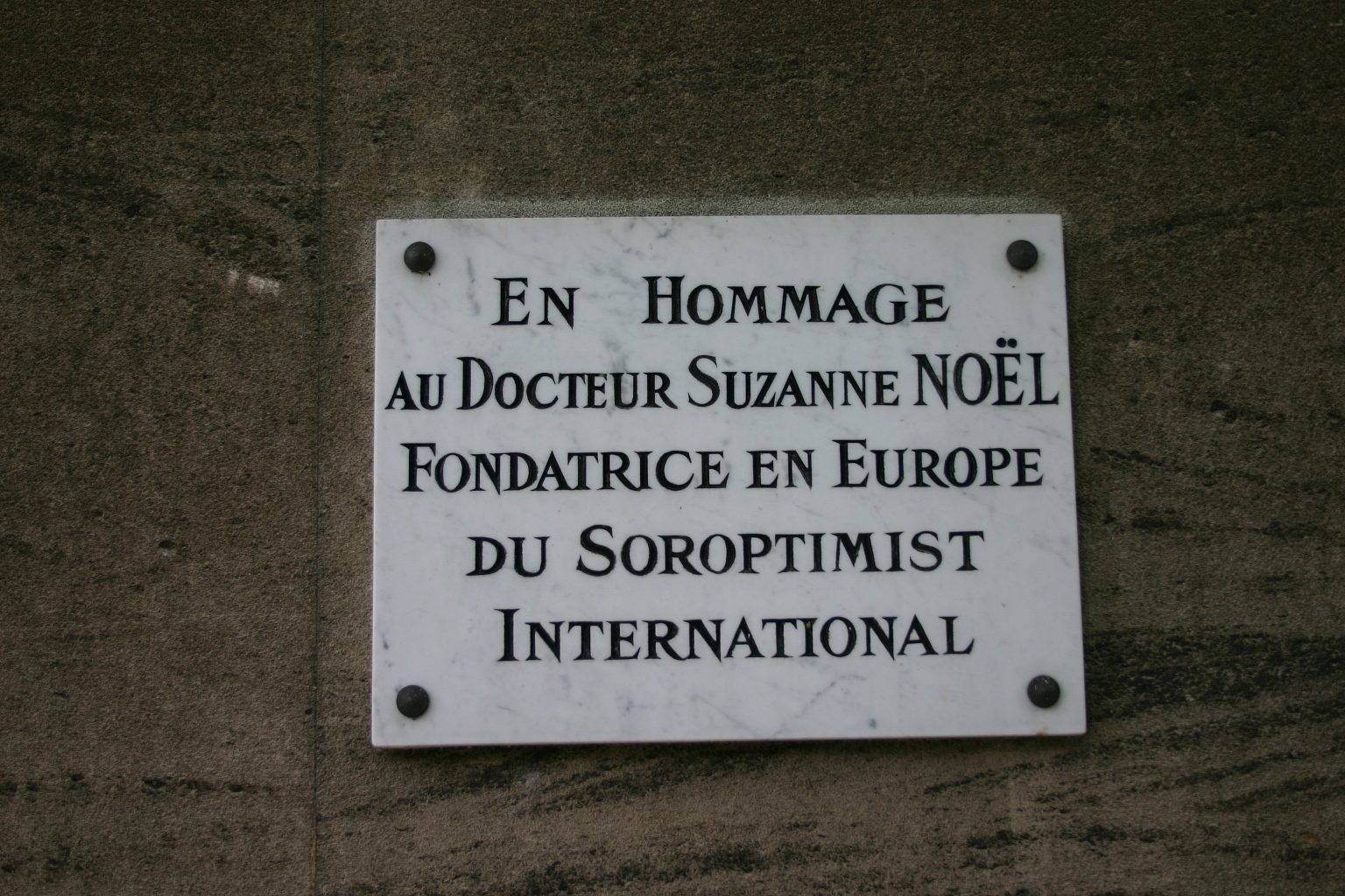 Suzanne Noel's tomb and memorial tablet, Montmartre Cemetery, Paris (4).JPG